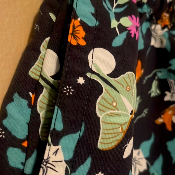 Patagonia Shorts Womens Small Barely Baggies Moth Floral Black Night Pollinator - Picture 5 of 5